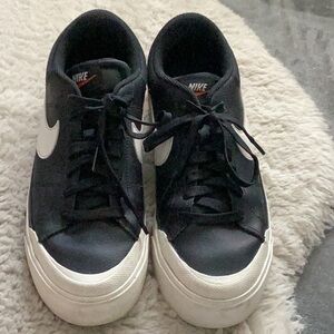 EUC Nike Court Legacy Lift